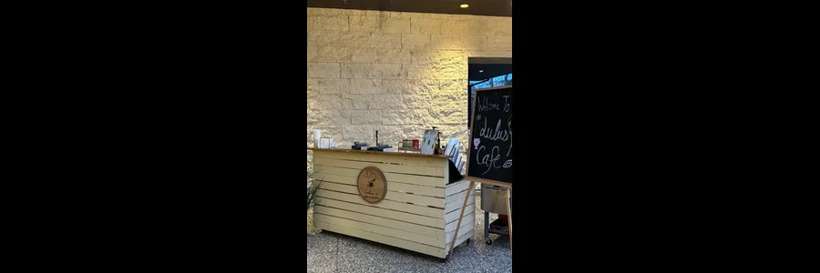 Lulus Cafe's banner